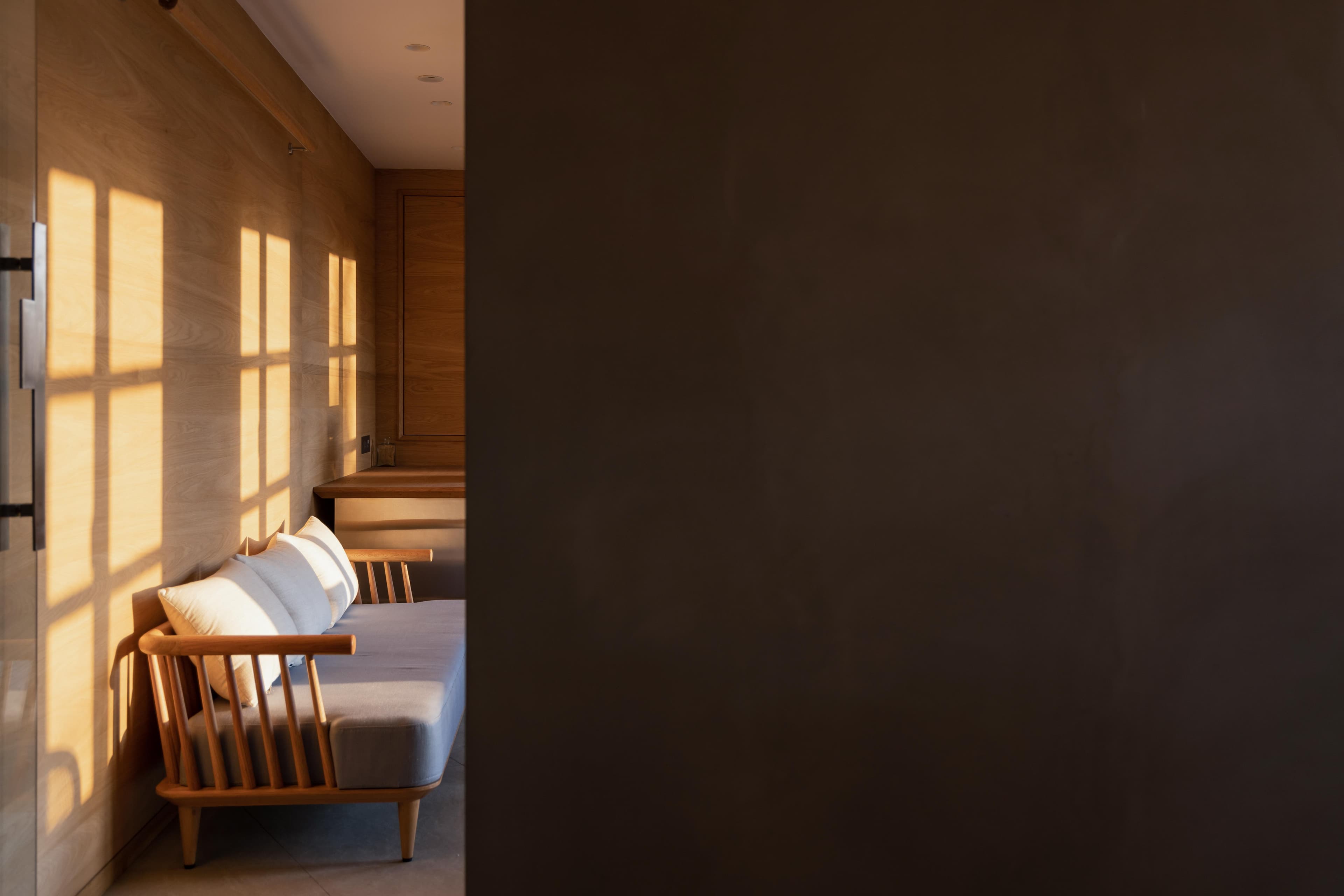 Contemporary office decor with wooden paneling